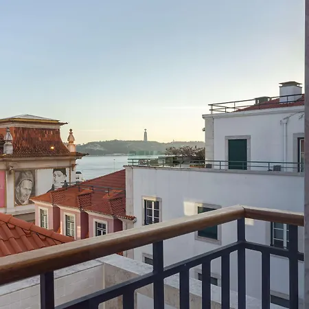 Отель The Emerald House - Curio Collection By Hilton 4*