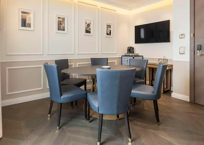 Hotel The Emerald House - Curio Collection By Hilton Lissabon