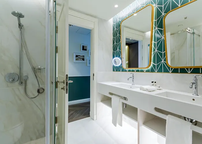 Hotel The Emerald House - Curio Collection By Hilton Lissabon