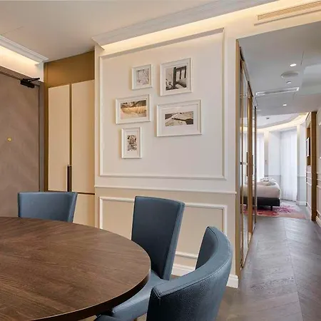 The Emerald House - Curio Collection By Hilton Lizbona