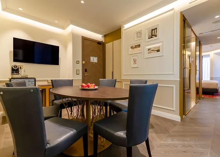 The Emerald House - Curio Collection By Hilton Hotel 4*