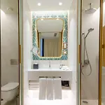 Szálloda The Emerald House - Curio Collection By Hilton 4*