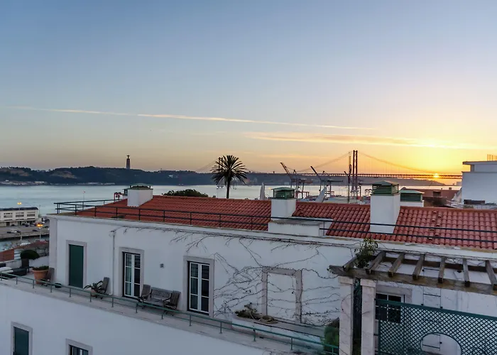 Hotel The Emerald House - Curio Collection By Hilton Lisbona